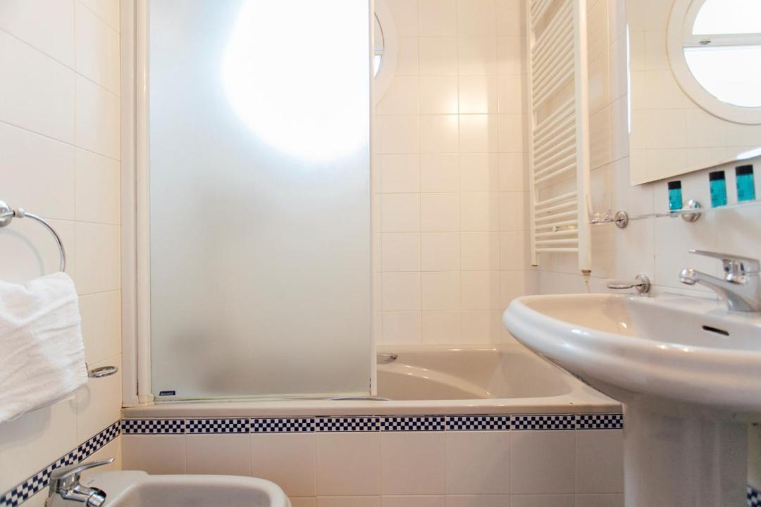 Apartment 2 Bedrooms 1 Bathroom Furnished - Santa Cruz - Alfalfa - Duplex - Mintystay Seville
